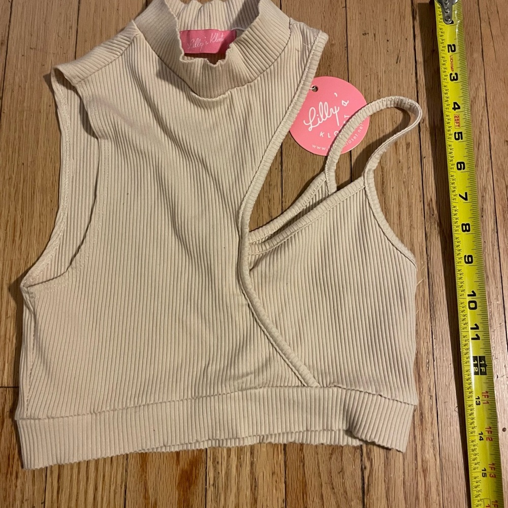 Lilly’s closet Cream Ribbed cropped Tank Top